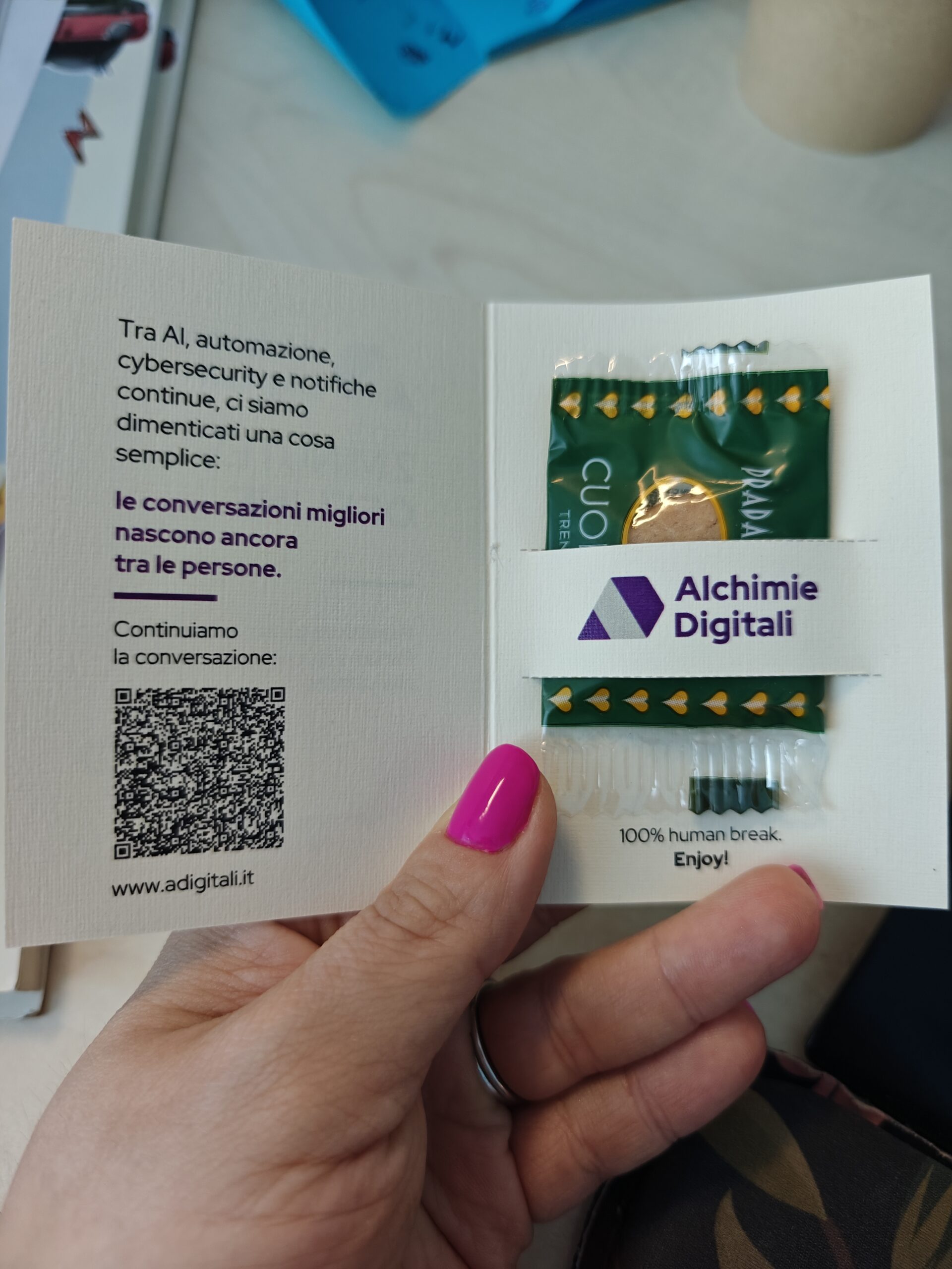 Packaging del biscotto 2 Minutes Offline distribuito allo stand Alchimie Digitali